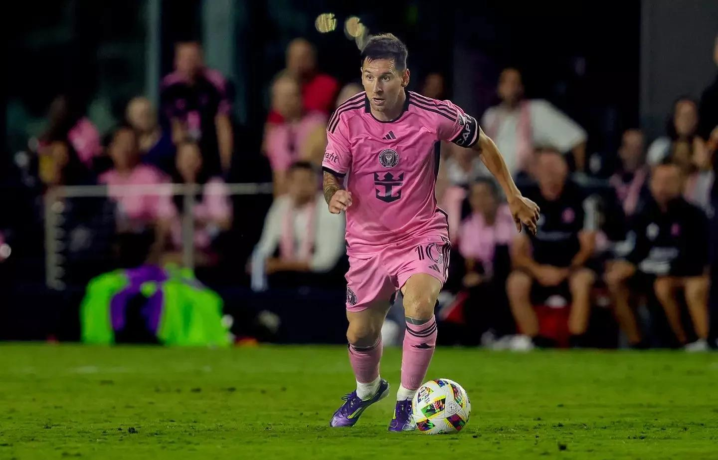 梅西重返赛场，败北首场状态出色，公牛观众沸腾！观众掌声雷动的简单介绍爱游戏体育赛事直播