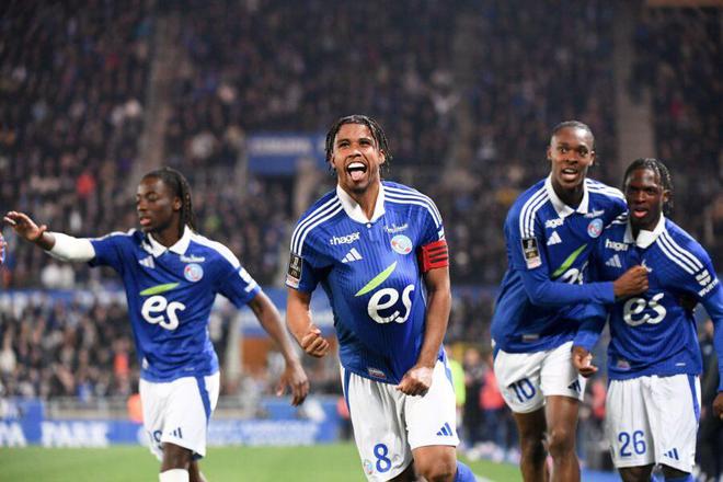 那不勒斯训练开放日；冲刺阶段临场应变引观众欢呼；英超在即；细节决定成败的简单介绍爱游戏体育赛事直播